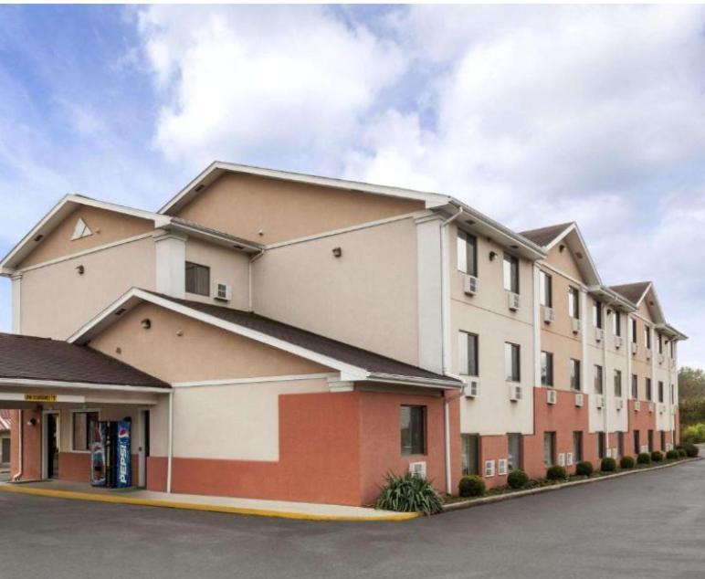 Brookville Inn Exterior photo